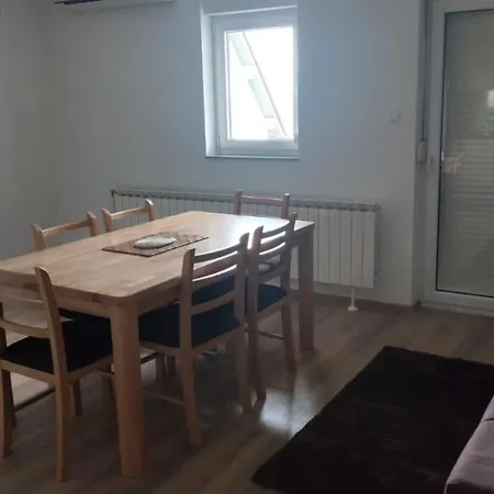 Cica Apartament *